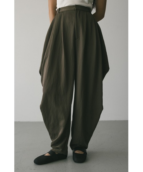 STYLEMIXER（スタイルミキサー）の「ドレープタックパンツ（その他パンツ・レディース・ライトブラウン/ブラック・MEDIUM/SMALL）」の2枚目の写真