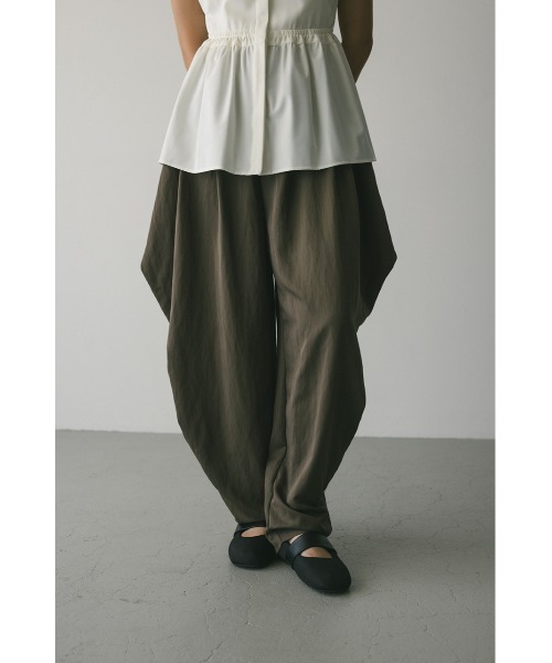 STYLEMIXER（スタイルミキサー）の「ドレープタックパンツ（その他パンツ・レディース・ライトブラウン/ブラック・MEDIUM/SMALL）」の13枚目の写真