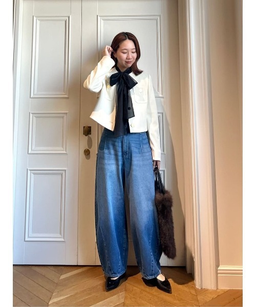 allureville(アルアバイル)の「シルキーセルロースボウブラウス(シャツ/ブラウス・レディース・サックスブルー/ブラック/オフホワイト・2)」の5枚目の写真