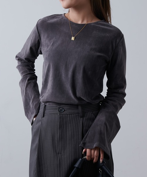 Lui's（ルイス）の「シアーベロア袖ギャザープルオーバー（Tシャツ/カットソー・レディース・オフホワイト/チャコールグレー/ブラック・FREE）」の3枚目の写真