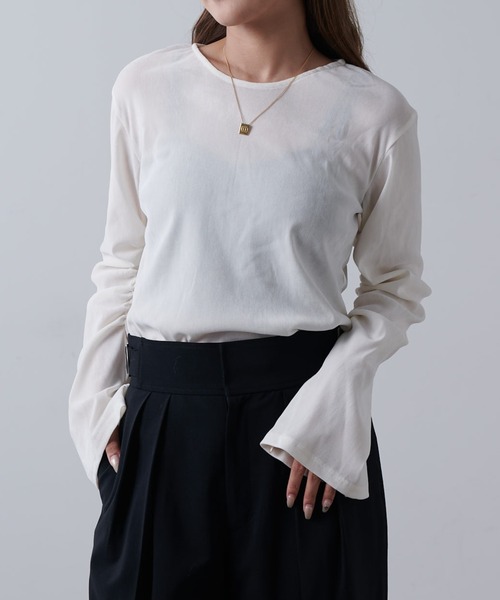 Lui's（ルイス）の「シアーベロア袖ギャザープルオーバー（Tシャツ/カットソー・レディース・オフホワイト/チャコールグレー/ブラック・FREE）」の4枚目の写真