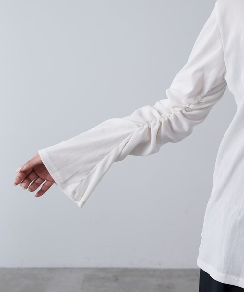 Lui's（ルイス）の「シアーベロア袖ギャザープルオーバー（Tシャツ/カットソー・レディース・オフホワイト/チャコールグレー/ブラック・FREE）」の12枚目の写真