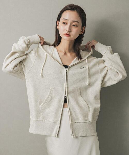 SENSE OF PLACE by URBAN RESEARCH（センスオブプレイスバイアーバンリサーチ）の「『別注』Champion×SENSE OF PLACE　ジップパーカー（パーカー・レディース・ブラウン/グリーン/オートミール・ONE）」の5枚目の写真