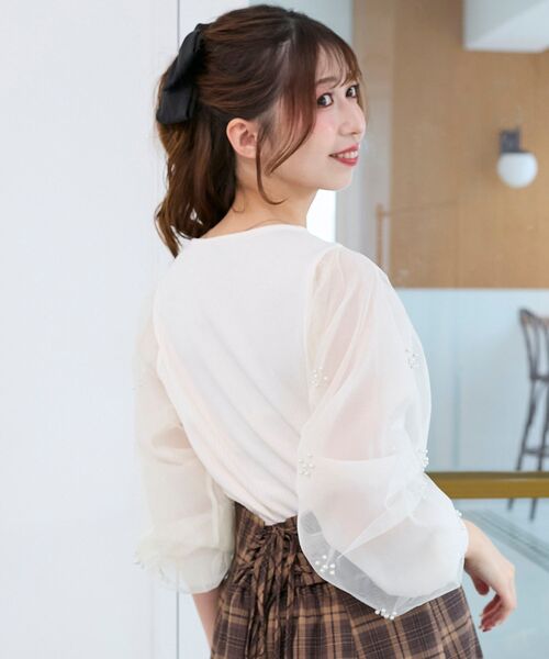 MAJESTIC LEGON（マジェスティックレゴン）の「パールチュールスリーブ長袖トップス（Tシャツ/カットソー・レディース・ラベンダー/ブルー/チャコールグレー/アイボリー/ブラック・MEDIUM）」の20枚目の写真