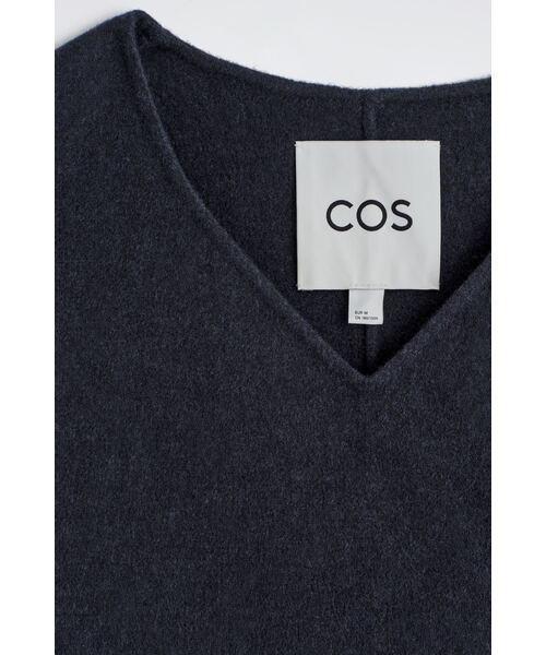 COS（コス）の「スプリットウールVネックベスト（ベスト・メンズ・ネイビー・M/S/XL/XS/L）」の2枚目の写真