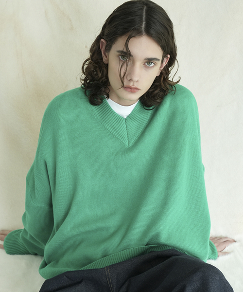 AVANDRESS(アバンドレス )の「V-neck Overfit Knit - 6 COL(ニット/セーター・レディース・グリーン・1/2)」の3枚目の写真