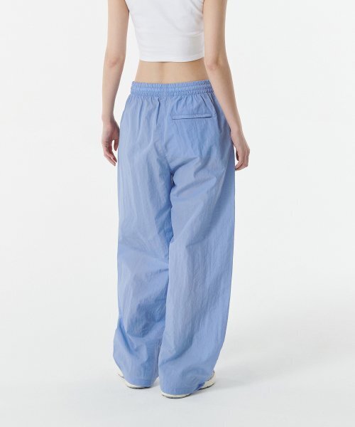 MUSINSA STANDARD WOMAN（ムシンサスタンダードウーマン）の「ウィメンズサイドラインワイドトラックパンツ[スカイブルー]（スウェットパンツ・レディース・その他・30/24/26/28/22）」の6枚目の写真