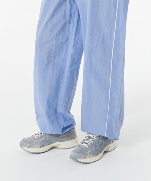 MUSINSA STANDARD WOMAN（ムシンサスタンダードウーマン）の「ウィメンズサイドラインワイドトラックパンツ[スカイブルー]（スウェットパンツ・レディース・その他・30/24/26/28/22）」の3枚目の写真