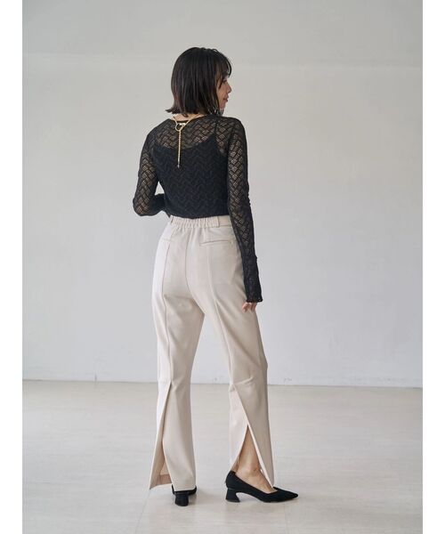 TONAL(トーナル)の「バックスリットフレアパンツ(その他パンツ・レディース・アイボリー/グレー/ネイビー・SMALL/MEDIUM)」の5枚目の写真