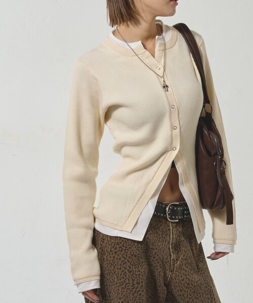 WHO'S WHO gallery(フーズフーギャラリー)の「LAYERED HENLEY NARROW CARDIGAN(カーディガン/ボレロ・レディース・アイボリー/ブラック/グレー/ネイビー/レッド/ブルー・FREE)」の2枚目の写真