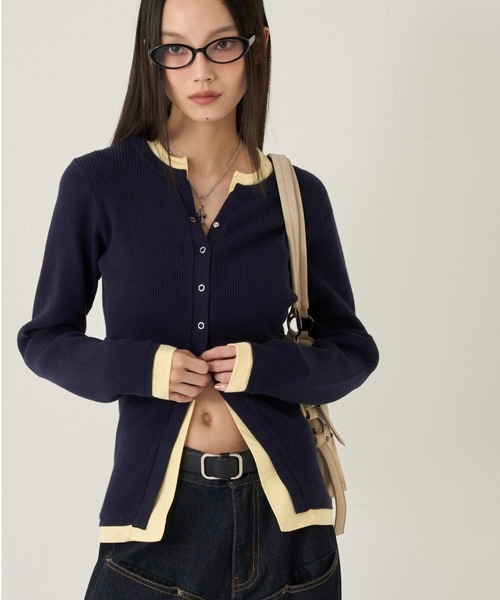 WHO'S WHO gallery(フーズフーギャラリー)の「LAYERED HENLEY NARROW CARDIGAN(カーディガン/ボレロ・レディース・アイボリー/ブラック/グレー/ネイビー/レッド/ブルー・FREE)」の1枚目の写真