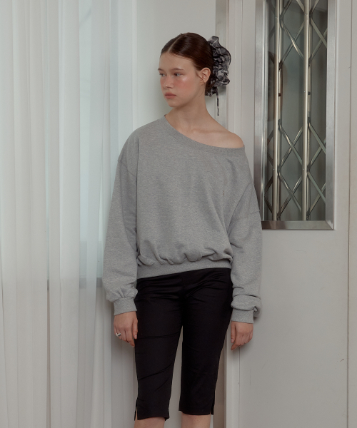 ANOETIC(アノエティック)の「ANC OFF-SHOULDER SWEATSHIRT_GREY(Tシャツ/カットソー・レディース・グレー・FREE)」の2枚目の写真