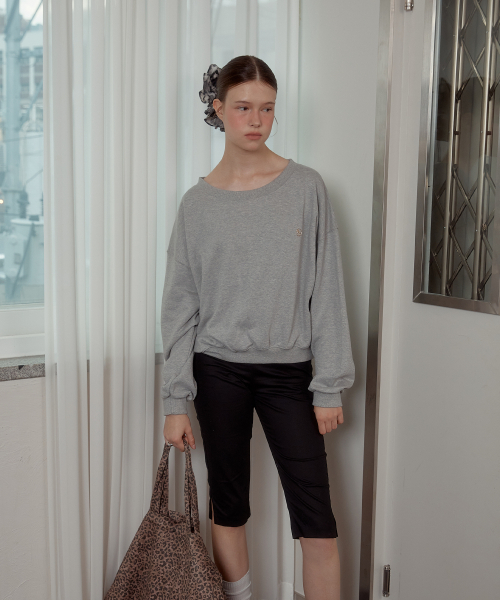 ANOETIC(アノエティック)の「ANC OFF-SHOULDER SWEATSHIRT_GREY(Tシャツ/カットソー・レディース・グレー・FREE)」の3枚目の写真