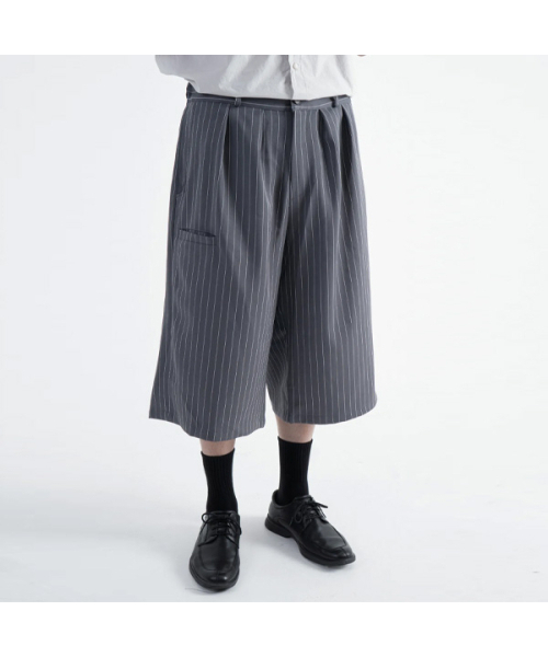 EULER(ユーラ)の「ユーティリティストライプバミューダパンツ(グレー)(その他パンツ・メンズ・グレー・MEDIUM/LARGE)」の1枚目の写真