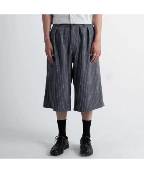 EULER(ユーラ)の「ユーティリティストライプバミューダパンツ(グレー)(その他パンツ・メンズ・グレー・MEDIUM/LARGE)」の2枚目の写真