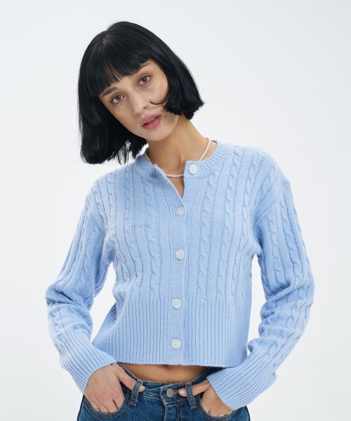 BLOND9(ブロンドナイン)の「ラウンドネッククロップケーブルカーディガン_ベイビーブルー(カーディガン/ボレロ・レディース・その他・SMALL/MEDIUM)」の5枚目の写真