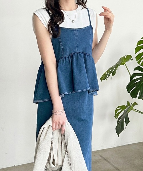 セール】【S-LL展開】楽ちん！細見えデニムペプラムキャミワンピース