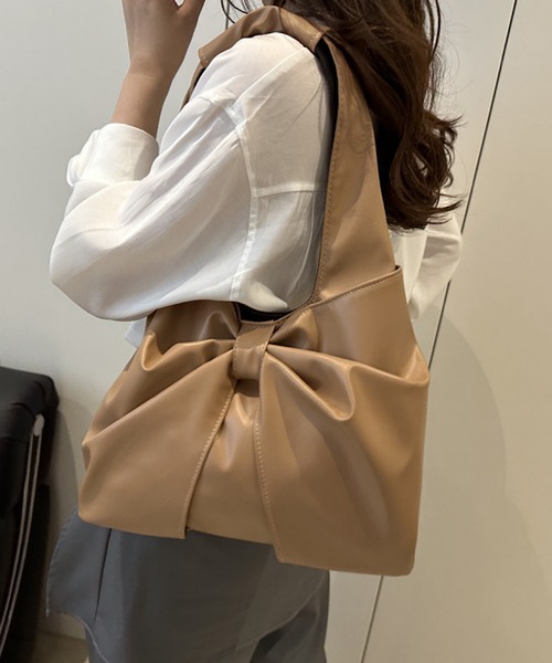VIBGYOR(ヴィブジョー)の「urbanfemine./シンプルリボンデザイントートバッグ U7599(トートバッグ・レディース・シルバー/ベージュ/ホワイト/ブラック/レッド・FREE)」の3枚目の写真