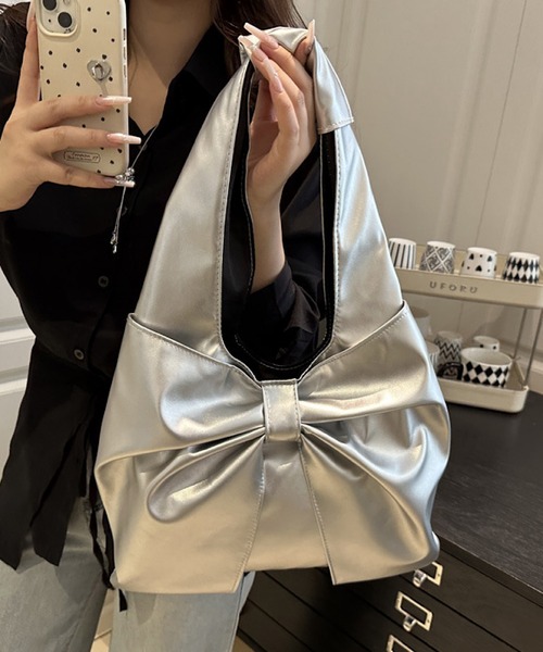 VIBGYOR(ヴィブジョー)の「urbanfemine./シンプルリボンデザイントートバッグ U7599(トートバッグ・レディース・シルバー/ベージュ/ホワイト/ブラック/レッド・FREE)」の5枚目の写真