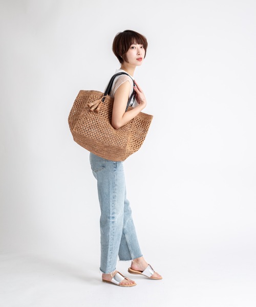 Rivel(リヴェル)の「【PINAZ】トングフラットサンダル エラスティック コンフォート(サンダル・レディース・シルバー/ブラウン系その他/ナチュラル・39/37/36)」の17枚目の写真