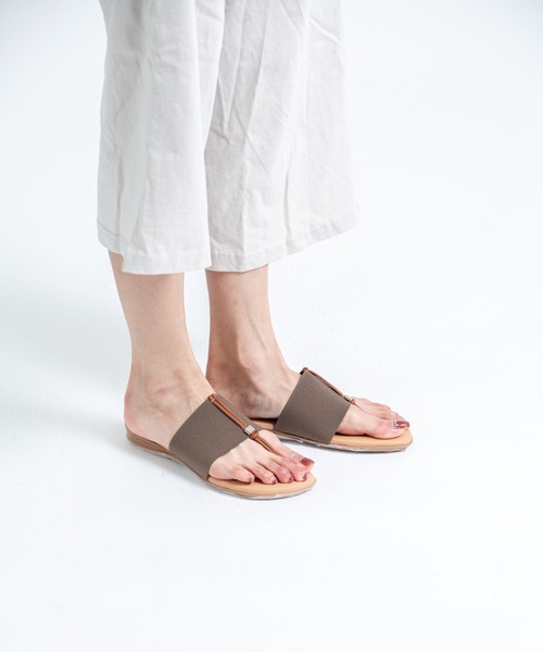 Rivel(リヴェル)の「【PINAZ】トングフラットサンダル エラスティック コンフォート(サンダル・レディース・シルバー/ブラウン系その他/ナチュラル・39/37/36)」の7枚目の写真