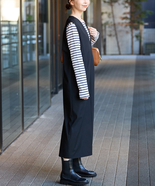 SLOBE IENA(スローブイエナ)の「《WEB限定/追加》TR Vネックジャンパースカート(ワンピース・レディース・チャコールグレー/ブラック・FREE)」の3枚目の写真