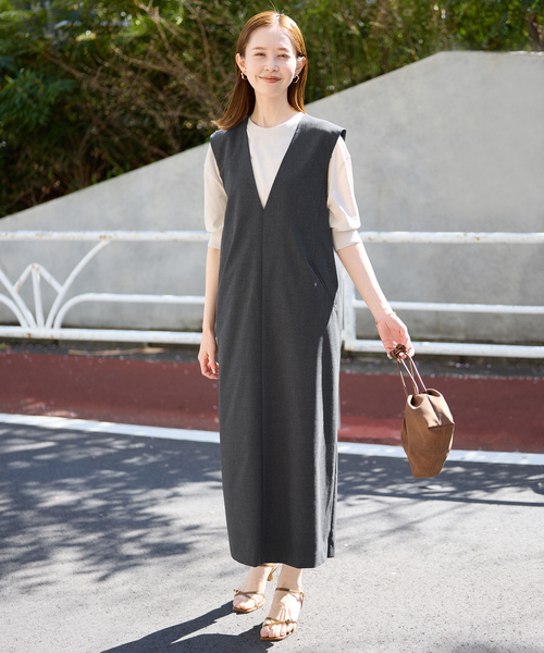 SLOBE IENA(スローブイエナ)の「《WEB限定/追加》TR Vネックジャンパースカート(ワンピース・レディース・チャコールグレー/ブラック・FREE)」の6枚目の写真