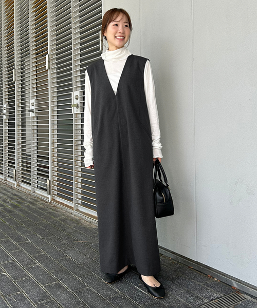 SLOBE IENA（スローブイエナ）の「《WEB限定/追加》TR Vネックジャンパースカート（ワンピース・レディース・チャコールグレー/ブラック・FREE）」の19枚目の写真
