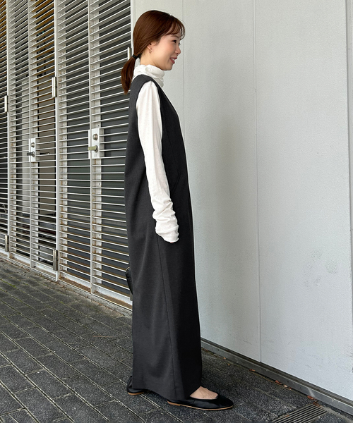SLOBE IENA（スローブイエナ）の「《WEB限定/追加》TR Vネックジャンパースカート（ワンピース・レディース・チャコールグレー/ブラック・FREE）」の20枚目の写真