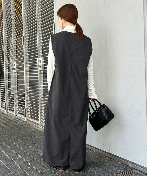 SLOBE IENA（スローブイエナ）の「《WEB限定/追加》TR Vネックジャンパースカート（ワンピース・レディース・チャコールグレー/ブラック・FREE）」の21枚目の写真
