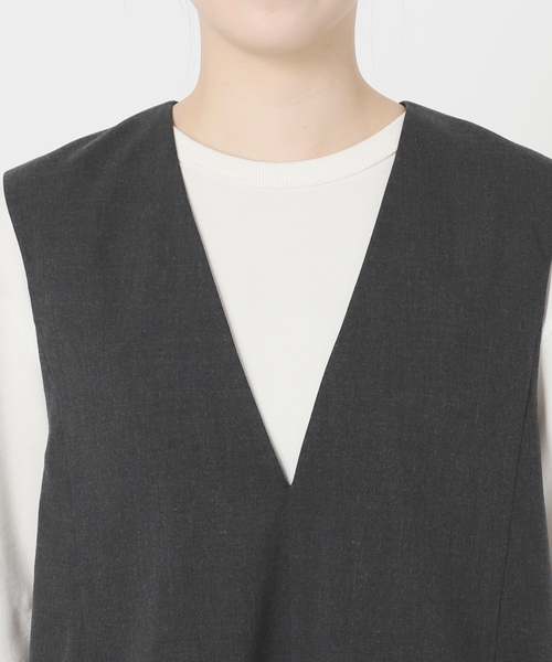 SLOBE IENA（スローブイエナ）の「《WEB限定/追加》TR Vネックジャンパースカート（ワンピース・レディース・チャコールグレー/ブラック・FREE）」の13枚目の写真