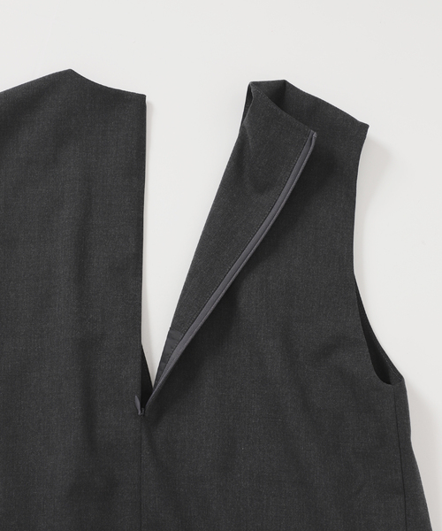 SLOBE IENA（スローブイエナ）の「《WEB限定/追加》TR Vネックジャンパースカート（ワンピース・レディース・チャコールグレー/ブラック・FREE）」の8枚目の写真