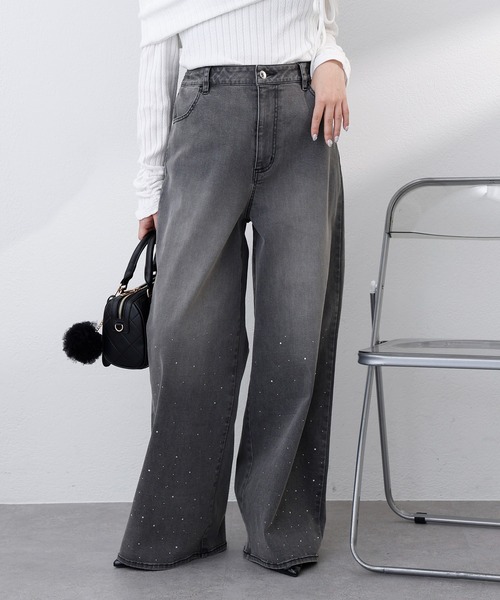 one after another NICE CLAUP(ワンアフターアナザーナイスクラップ)の「【S/Mサイズ展開】ウエスト調整/ビジュー付きストレッチデニムパンツ(デニムパンツ・レディース・ブルー/ブラック/ライトブルー・SMALL/MEDIUM/X-SMALL)」の2枚目の写真