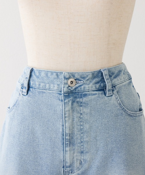 one after another NICE CLAUP(ワンアフターアナザーナイスクラップ)の「【S/Mサイズ展開】ウエスト調整/ビジュー付きストレッチデニムパンツ(デニムパンツ・レディース・ブルー/ブラック/ライトブルー・SMALL/MEDIUM/X-SMALL)」の10枚目の写真