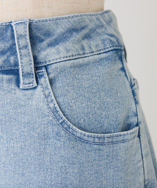 one after another NICE CLAUP(ワンアフターアナザーナイスクラップ)の「【S/Mサイズ展開】ウエスト調整/ビジュー付きストレッチデニムパンツ(デニムパンツ・レディース・ブルー/ブラック/ライトブルー・SMALL/MEDIUM/X-SMALL)」の11枚目の写真