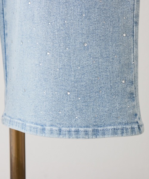 one after another NICE CLAUP(ワンアフターアナザーナイスクラップ)の「【S/Mサイズ展開】ウエスト調整/ビジュー付きストレッチデニムパンツ(デニムパンツ・レディース・ブルー/ブラック/ライトブルー・SMALL/MEDIUM/X-SMALL)」の12枚目の写真