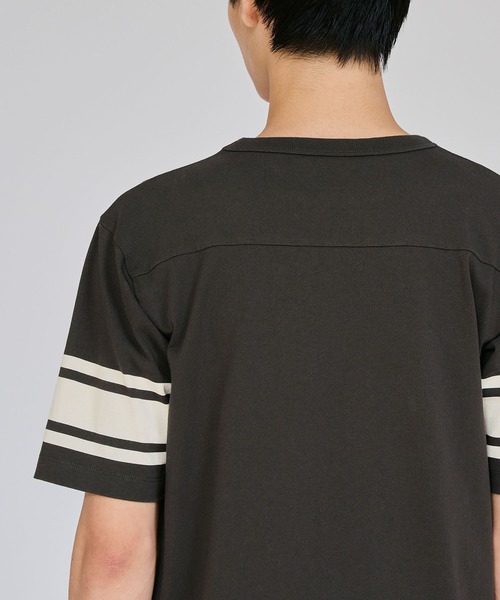 Champion(チャンピオン)の「【Champion/チャンピオン】メンズ ベーシック ショートスリーブフットボールTシャツ(Tシャツ/カットソー・メンズ・オートミール/ホワイト×グリーン/モカ/ブラック系その他/ホワイト×ブラック/ダークブルー・X-LARGE/MEDIUM/SMALL/LARGE)」の9枚目の写真