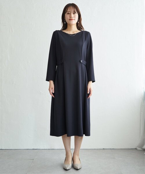 IKKA LOUNGE(イッカラウンジ)の「カットジョーゼットウエストタブワンピース(ワンピース・レディース・ブラック/ネイビー・M/L)」の17枚目の写真