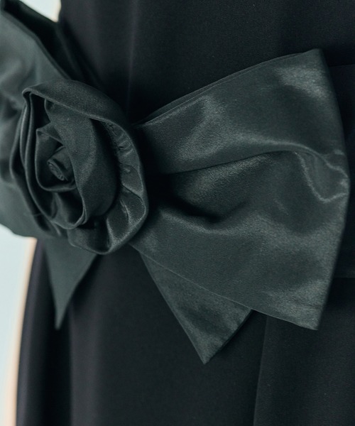 Audie a Muses（オーディアミューズ）の「フラワーリボンウエストノースリーブワンピース（ドレス・レディース・ブラック・38/40/42/36）」の3枚目の写真