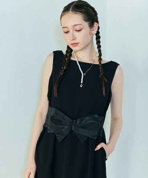 Audie a Muses（オーディアミューズ）の「フラワーリボンウエストノースリーブワンピース（ドレス・レディース・ブラック・38/40/42/36）」の5枚目の写真