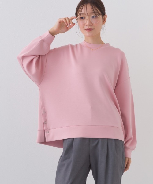 OMNES（オムネス）の「ソフトポンチ 脇スナップスリット入チュニック丈長袖トップス UVカット花粉リリース付（Tシャツ/カットソー・レディース・ブラック/ライトピンク/ベージュ/ライトグレー・FREE）」の4枚目の写真