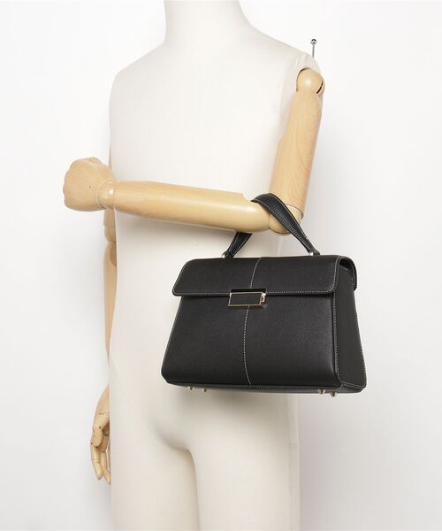 artemis by DIANA（アルテミスバイダイアナ）の「ショルダーベルト付属　2WAYスクエアハンドバッグ（ハンドバッグ・レディース・ブラック/アイボリー/ダークベージュ・FREE）」の16枚目の写真