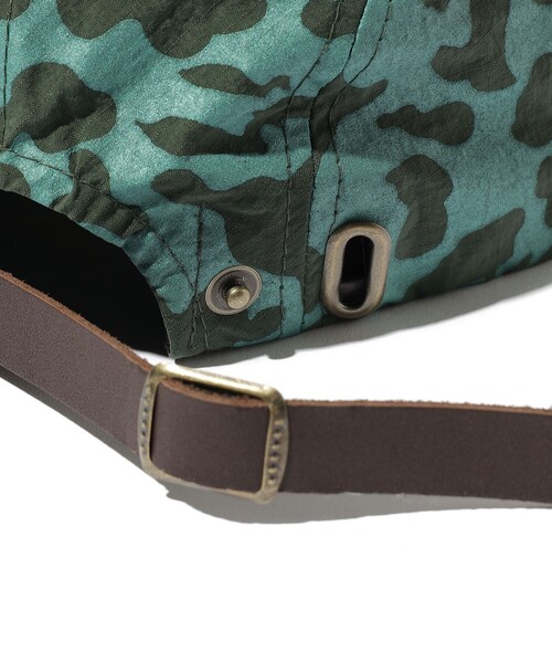 BEAMS PLUS（ビームスプラス）の「5 Panel Long Bill Nylon Rip stop Animal Camo Reflector Print（キャップ・メンズ・グリーン・ONE SIZE）」の4枚目の写真