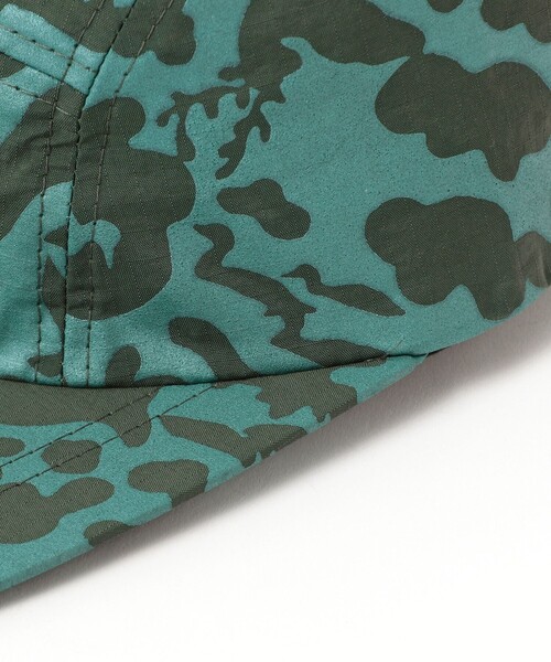 BEAMS PLUS（ビームスプラス）の「5 Panel Long Bill Nylon Rip stop Animal Camo Reflector Print（キャップ・メンズ・グリーン・ONE SIZE）」の9枚目の写真