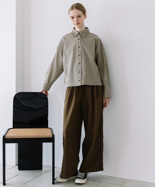 POU DOU DOU（プードゥドゥ）の「フリルデザインクロップドシャツ（シャツ/ブラウス・レディース・オフホワイト/ブルー/ベージュ・3）」の4枚目の写真