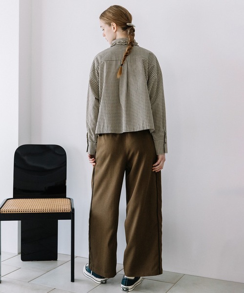 POU DOU DOU（プードゥドゥ）の「フリルデザインクロップドシャツ（シャツ/ブラウス・レディース・オフホワイト/ブルー/ベージュ・3）」の6枚目の写真