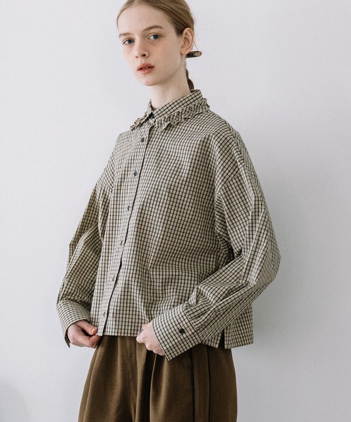 POU DOU DOU（プードゥドゥ）の「フリルデザインクロップドシャツ（シャツ/ブラウス・レディース・オフホワイト/ブルー/ベージュ・3）」の8枚目の写真