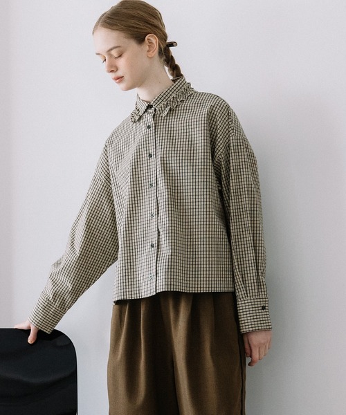 POU DOU DOU（プードゥドゥ）の「フリルデザインクロップドシャツ（シャツ/ブラウス・レディース・オフホワイト/ブルー/ベージュ・3）」の9枚目の写真