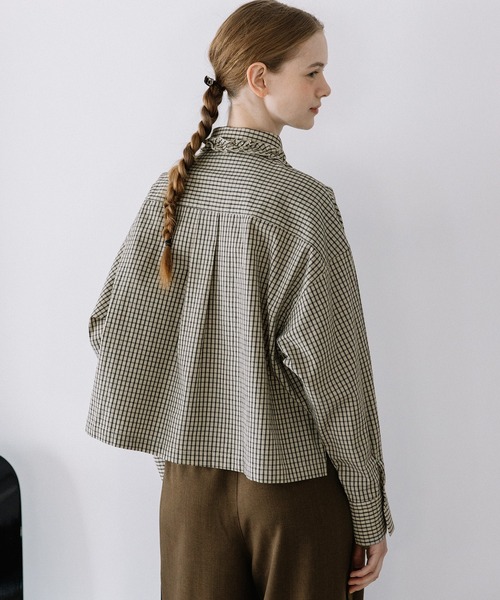 POU DOU DOU（プードゥドゥ）の「フリルデザインクロップドシャツ（シャツ/ブラウス・レディース・オフホワイト/ブルー/ベージュ・3）」の10枚目の写真