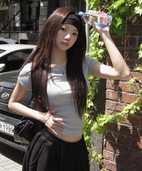 modimood（モディムード）の「[MADE] MOMU BASIC デイリー半袖Tシャツ（2TYPEネック）（Tシャツ/カットソー・レディース・ピンク/ホワイト/ブラック/グレー/ベージュ/チャコール/ネイビー・R/U）」の4枚目の写真
